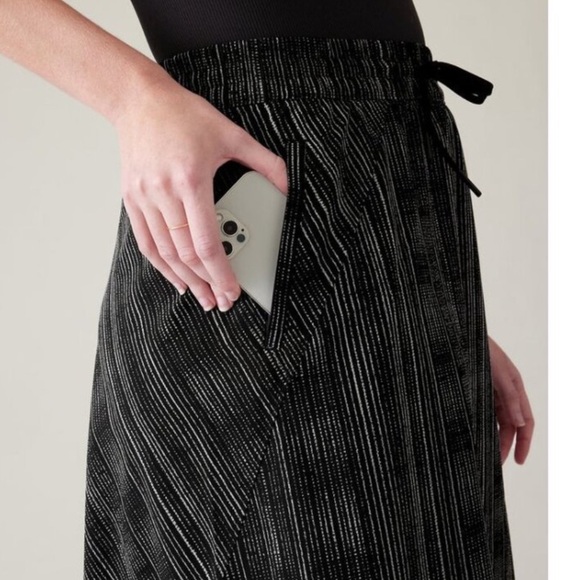 Athleta Arrival Elastic Waist Black and White Stripe A-Line Midi Skirt Size 4 - Picture 4 of 16